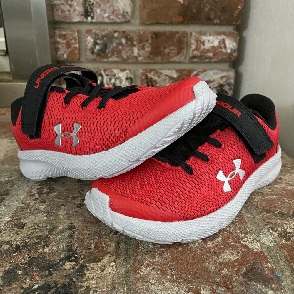 Under Armour Pursuit Shoes • Never Worn • Youth Boys Size 2